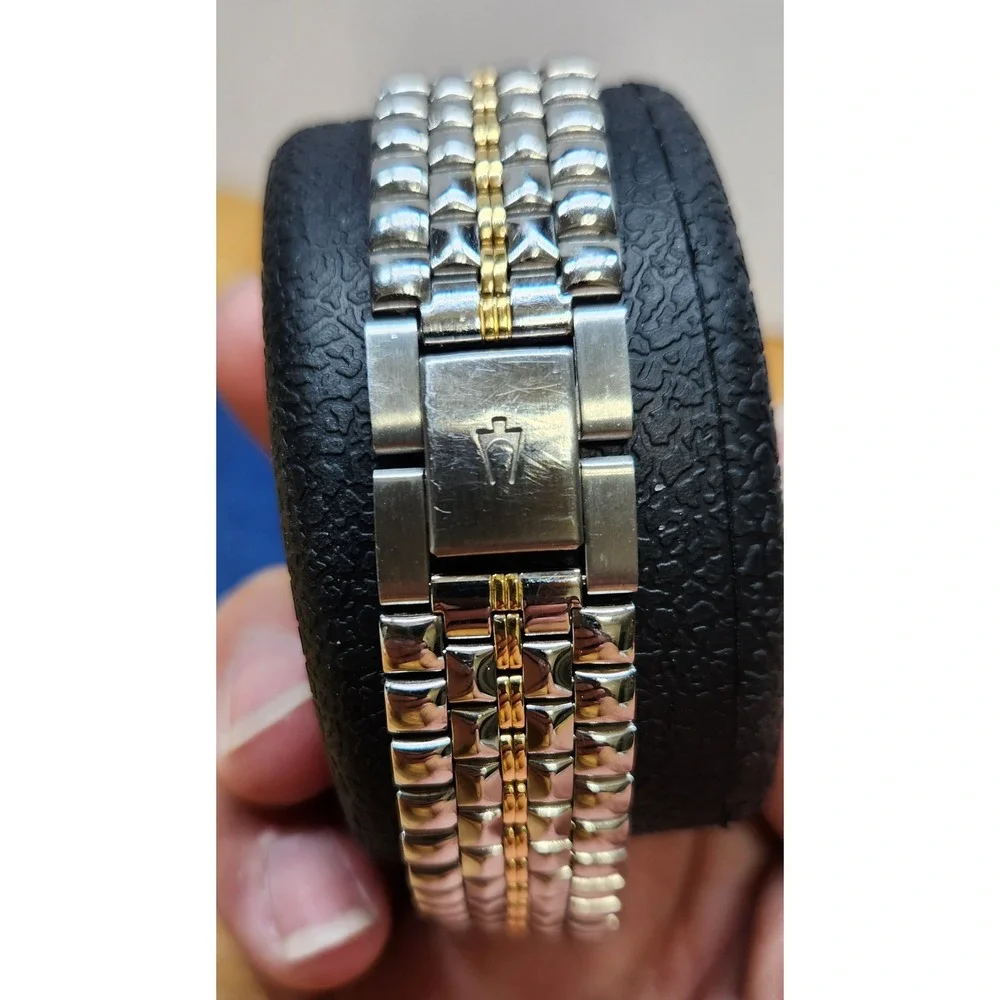 Bulova 98C02 Two Tone Silver Gold Day Date Watch Stainless Steel C876733 works